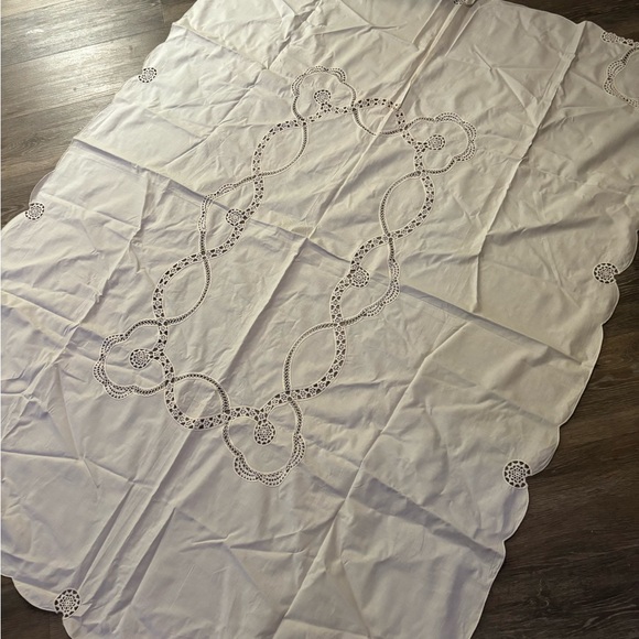 Vintage Linen White Tablecloth& Mismatched Napkins/ Vintage Linen lot - Picture 2 of 9